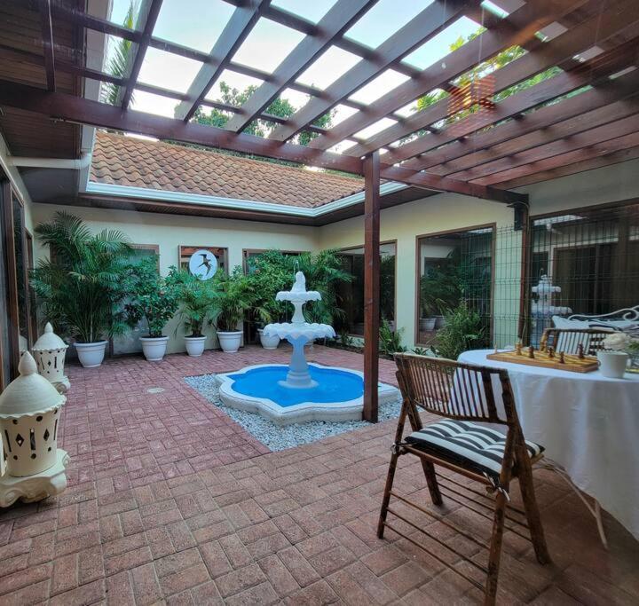 Vive Utila - Bed & Breakfast מראה חיצוני תמונה