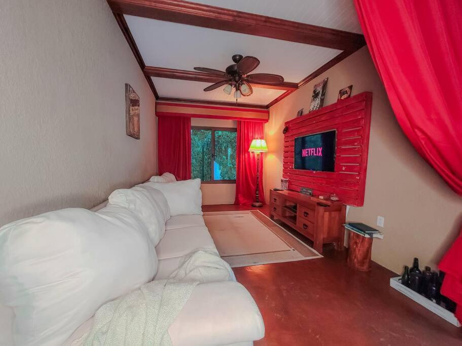 Vive Utila - Bed & Breakfast מראה חיצוני תמונה